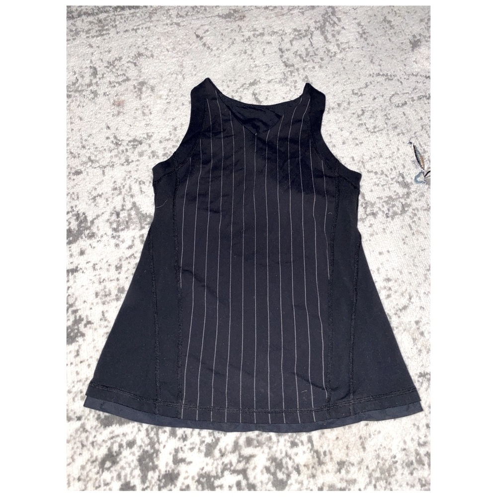 Lululemon pin stripped key hole tank